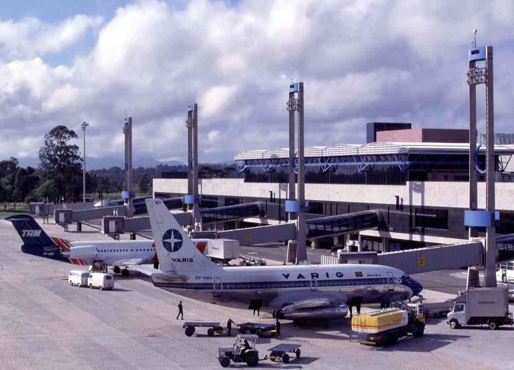 Curitiba - Aeroporto Internacional de São José dos Pinhais - Curitiba.