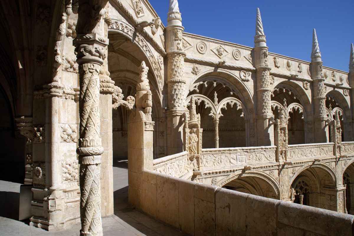 Constitui o ponto mais alto da arquitetura manuelina e o mais notável conjunto monástico do século XVI em Portugal e uma das principais igrejas-salão da Europa.