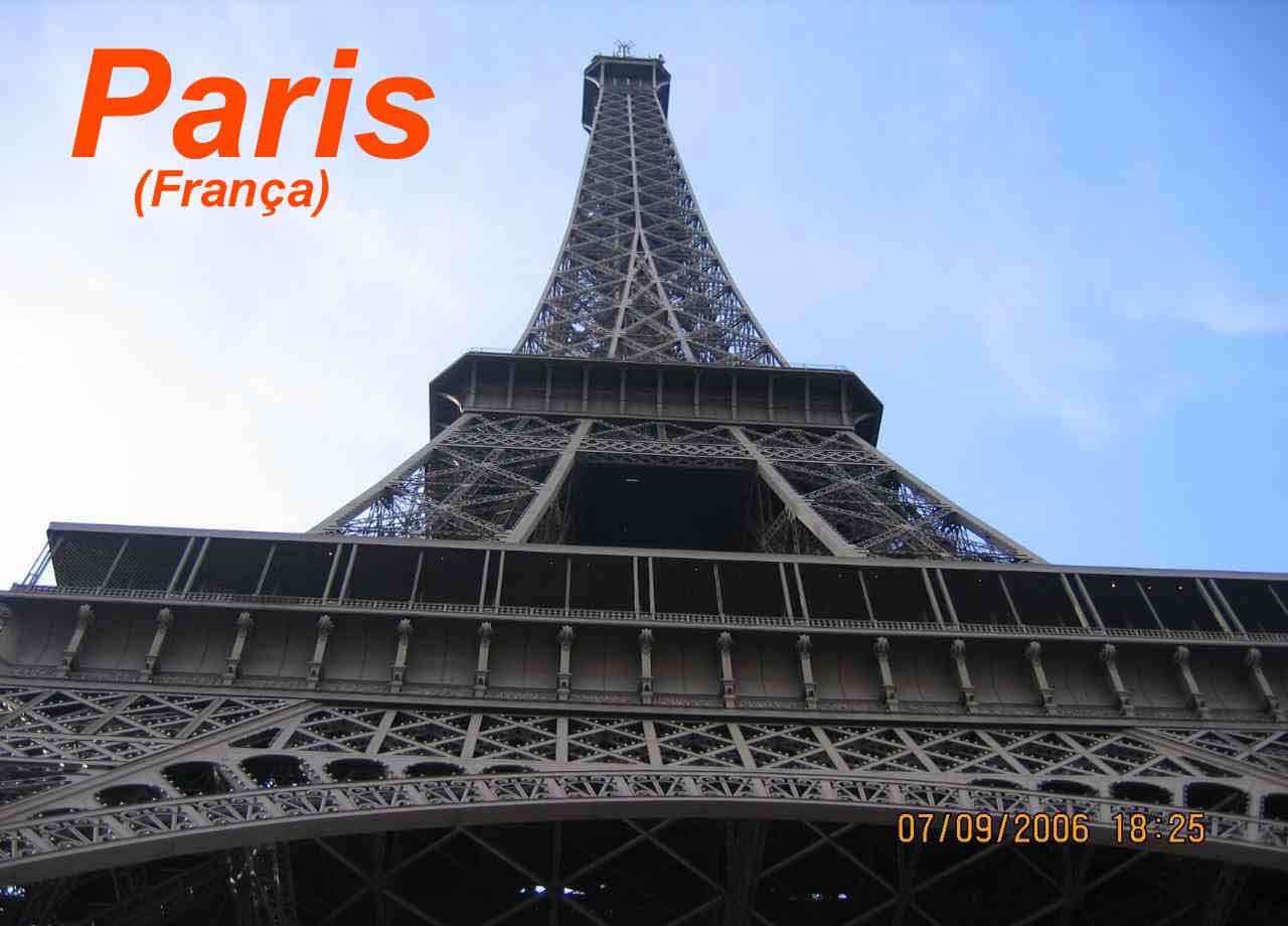 A Torre Eiffel - construída em 1889, foi planejada inicialmente para ficar de pé por apenas 20 anos, é considerada atualmente o principal símbolo da cidade. 
