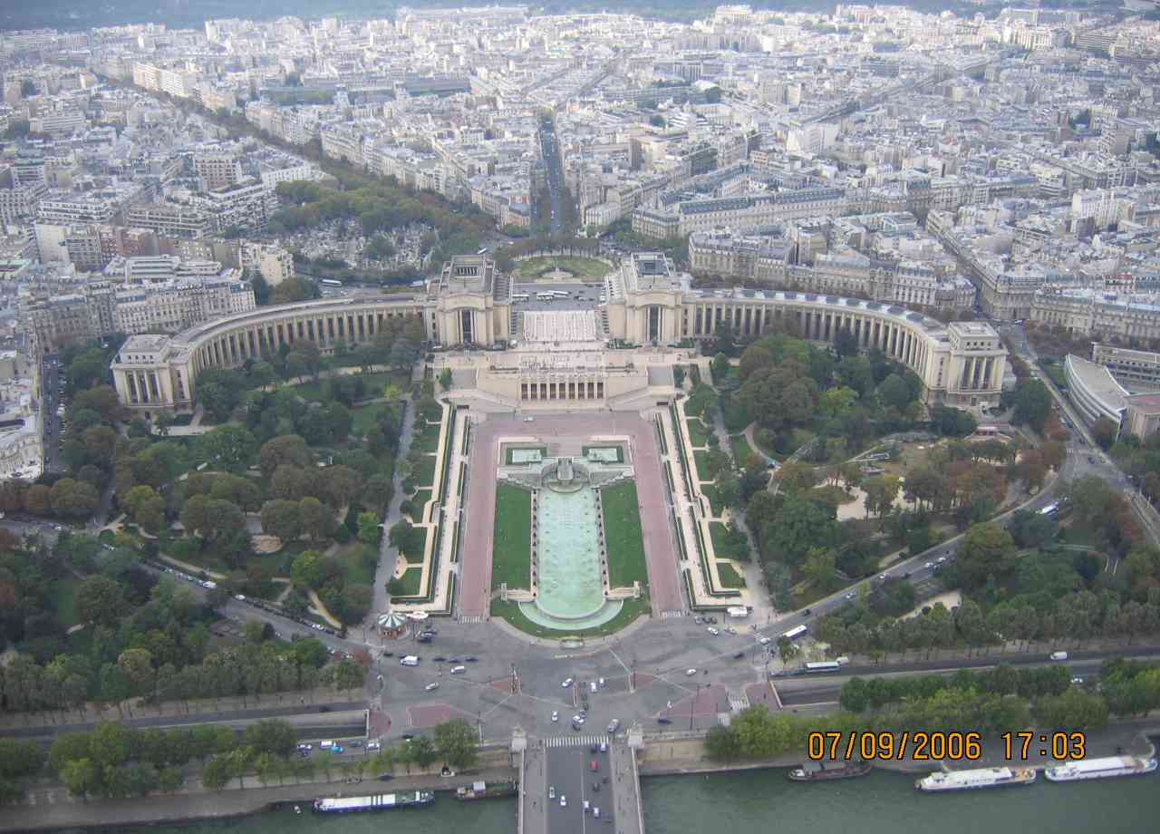 Cidade de Paris, vista panoramica do alto da Torre Eiffel. 