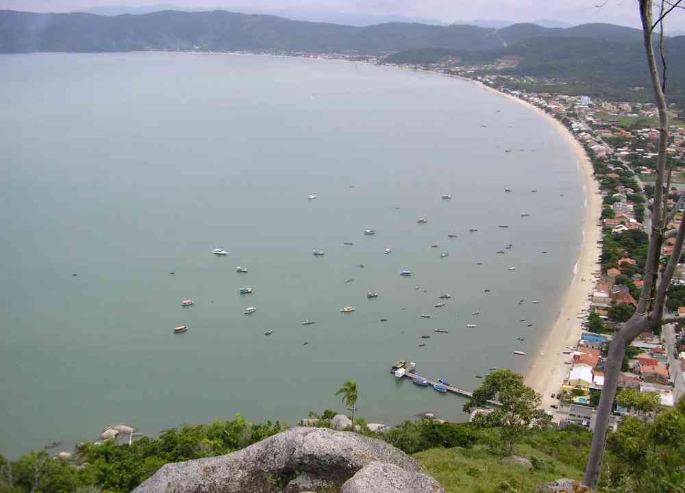As praias que encantam o verão dos turistas (brasileiros e estrangeiros).